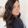 Volumateur capillaire en cheveux naturels chatains foncés. Idéal pour alopécie, cheveux fins ou clairsemés. Solution chute de cheveux.