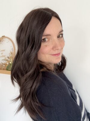 Dark brown natural hair topper. Ideal for alopecia, thin or sparse hair. A solution for hair loss.