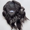 Volumateur capillaire en cheveux naturels chatains foncés. Idéal pour alopécie, cheveux fins ou clairsemés. Solution chute de cheveux.