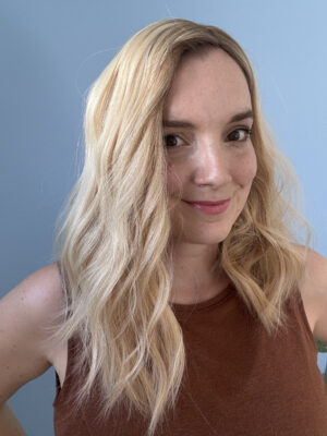 Volumateur capillaire Angèle en cheveux naturels pour alopécie androgénétique