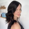 Volumateur capillaire en cheveux naturels chatains très foncés. Idéal pour alopécie, cheveux fins ou clairsemés. Solution chute de cheveux.