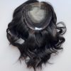 Volumateur capillaire en cheveux naturels chatains très foncés. Idéal pour alopécie, cheveux fins ou clairsemés. Solution chute de cheveux.