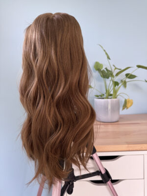 Volumateur capillaire en cheveux naturels. Solution pour perte de cheveux et alopécie.