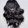 Volumateur capillaire en cheveux naturels châtains foncés. Idéal pour alopécie, cheveux fins ou clairsemés. Solution chute de cheveux.
