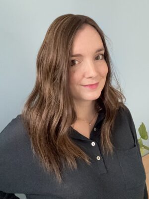 Volumateur châtain clair cendré pour alopécie androgénétique, chute de cheveux ou cheveux fins et clairsemés. Solution chute de cheveux.