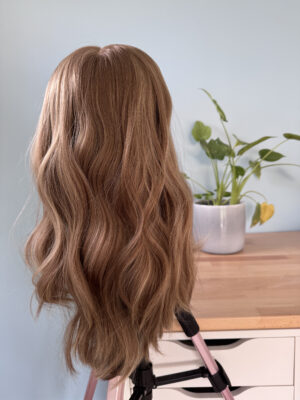 Volumateur capillaire en cheveux naturels blonds clairs cendrés pour alopécie androgénétique, chute de cheveux, cheveux fins et clairsemés. Solution chute de cheveux.