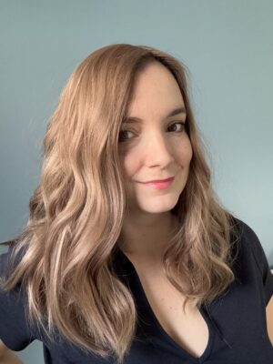 Volumateur capillaire en cheveux naturels blonds clairs cendrés pour alopécie androgénétique, chute de cheveux, cheveux fins et clairsemés. Solution chute de cheveux.