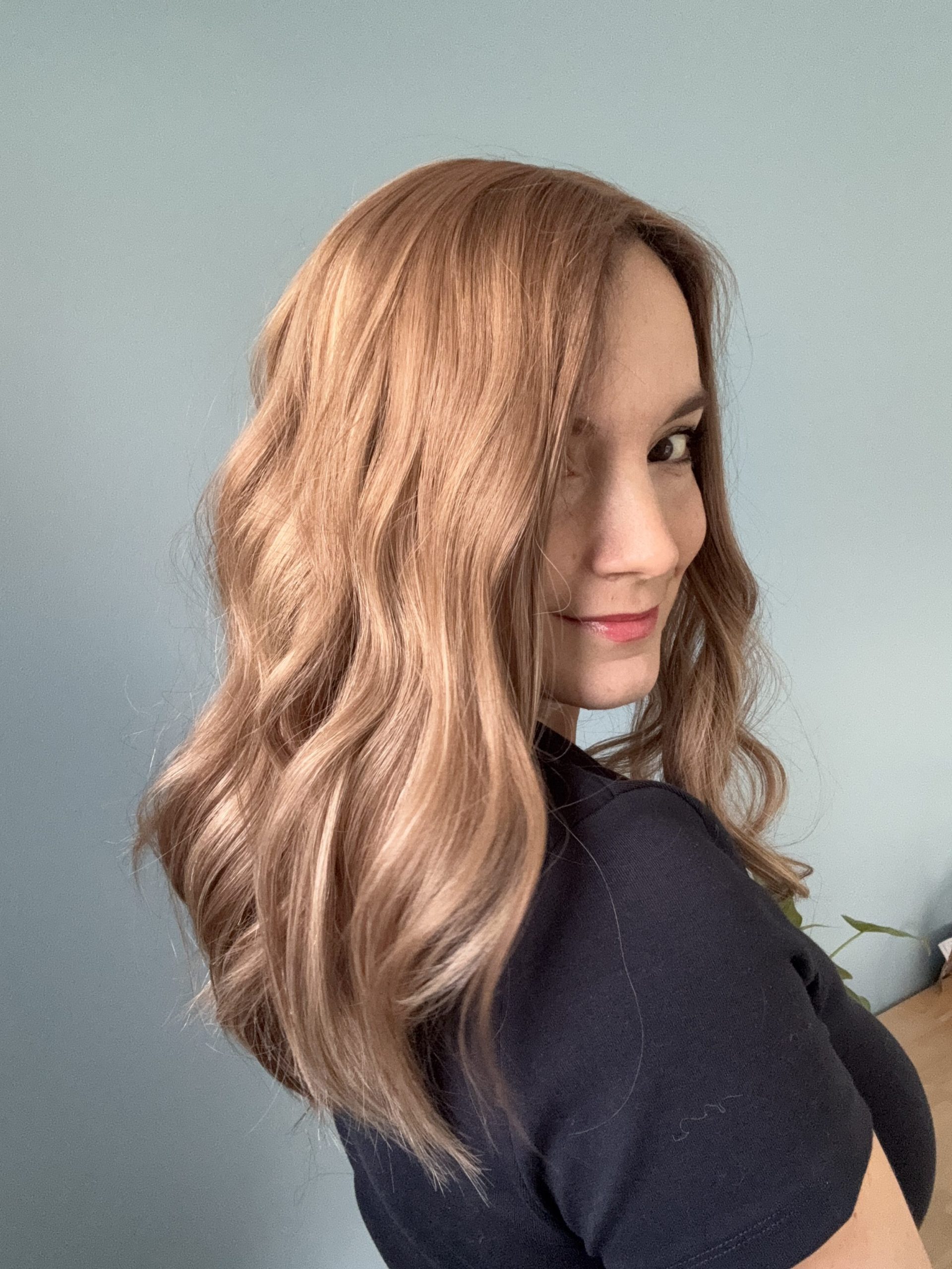 Topper capilar em cabelos naturais loiros claros acinzentados para alopecia androgenética, queda de cabelo, cabelos finos e ralos. Solução para queda de cabelo.