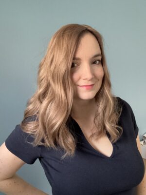 Volumateur capillaire en cheveux naturels blonds clairs cendrés pour alopécie androgénétique, chute de cheveux, cheveux fins et clairsemés. Solution chute de cheveux.