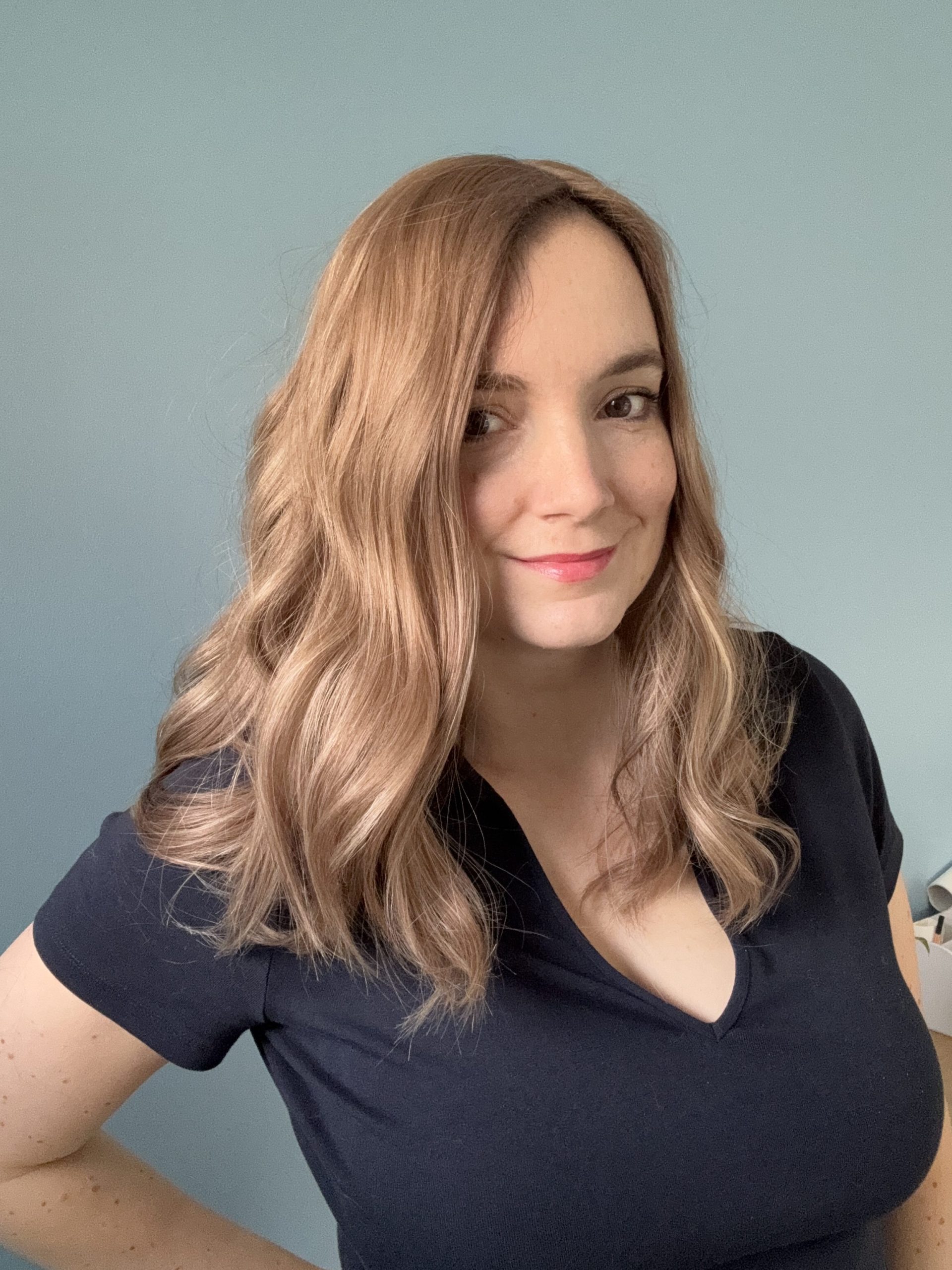 Topper capilar em cabelos naturais loiros claros acinzentados para alopecia androgenética, queda de cabelo, cabelos finos e ralos. Solução para queda de cabelo.