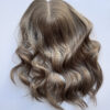 Volumateur capillaire en cheveux naturels blonds clair cendré pour chute de cheveux, cheveux fins et clairsemés et alopécie. Solution alopécie.