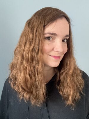 Volumateur capillaire blond foncé doré en cheveux brésiliens naturels. Solution pour chute de cheveux.