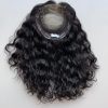 Volumateur capillaire chatain foncé bouclé en cheveux naturels. Idéale pour alopécie, cheveux fins et clairsemés ou manque de densité.