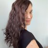 Volumateur capillaire chatain foncé ondulé en cheveux naturels. Idéale pour alopécie, cheveux fins et clairsemés ou manque de densité.