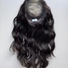 Volumateur capillaire chatain foncé ondulé en cheveux naturels. Idéale pour alopécie, cheveux fins et clairsemés ou manque de densité.