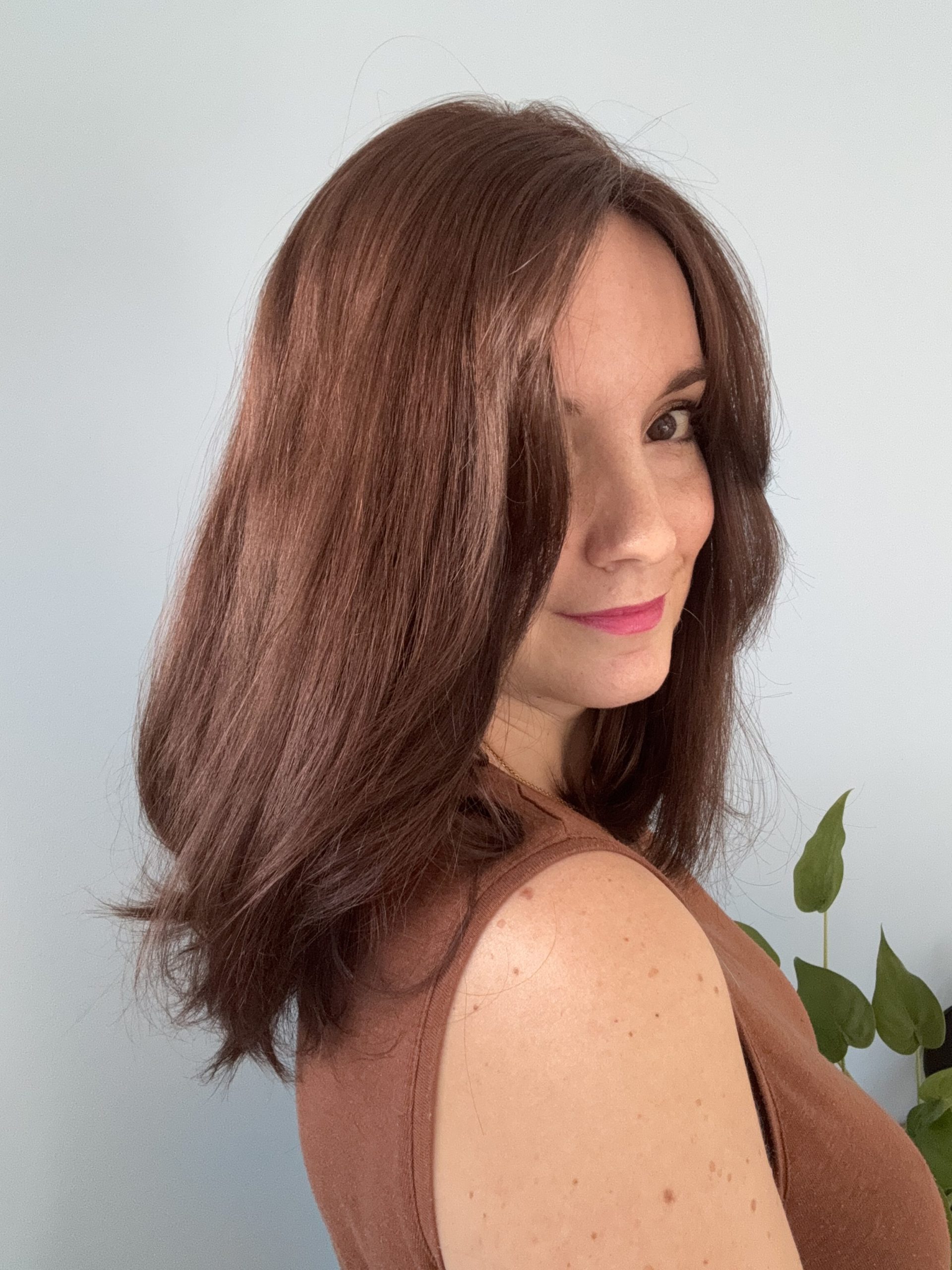 Parrucca Kate in capelli europei vergini. Ideale per alopecia totale, androgenetica, capelli fini e diradati.