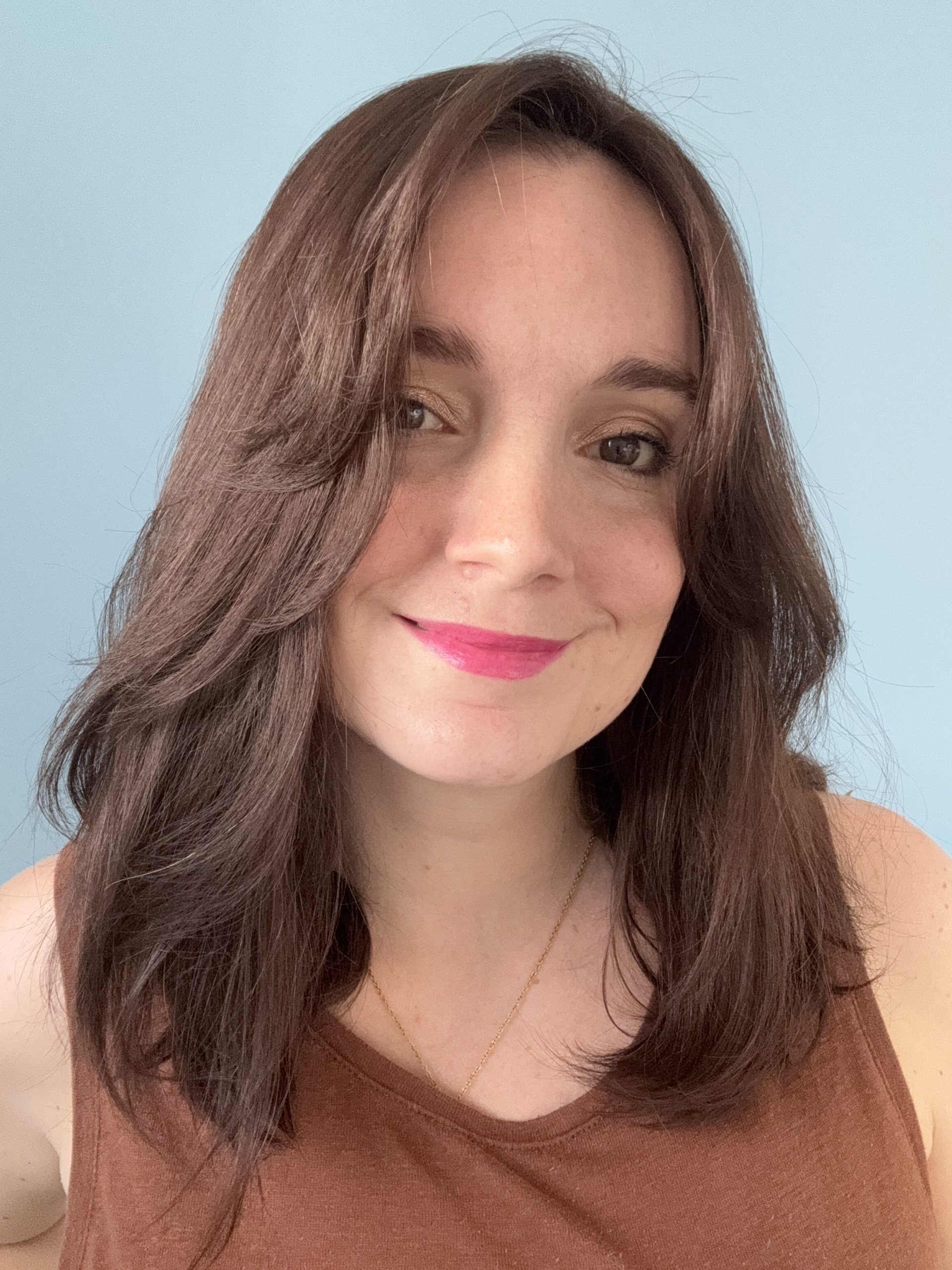 Parrucca Kate in capelli europei vergini. Ideale per alopecia totale, androgenetica, capelli fini e diradati.