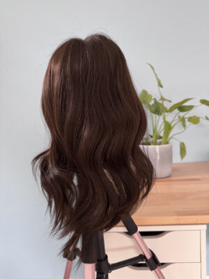 Volumateur capillaire en lace intédectable. Idéal pour alopécie, perte de cheveux ou cheveux fins et clairsemés.