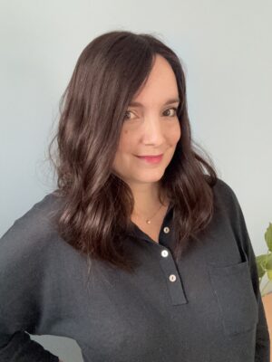 Volumateur capillaire en lace intédectable. Idéal pour alopécie, perte de cheveux ou cheveux fins et clairsemés.