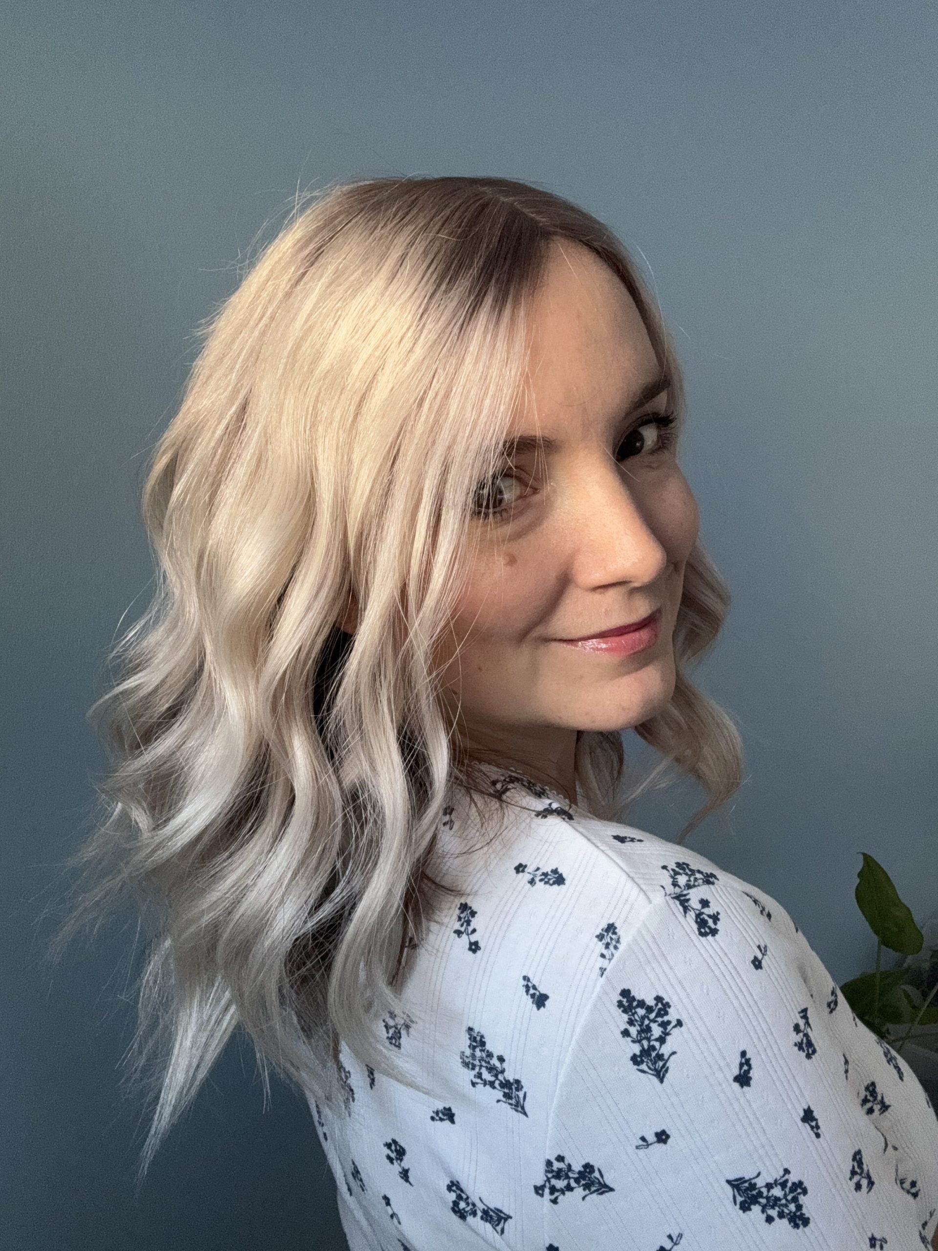 Toupet in lace per capelli bianchi argentati polari. Soluzione per capelli fini, diradati e alopecia androgenetica.