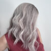 Volumateur capillaire en cheveux gris pour densifier la chevelure en cas d'alopécie androgénétique ou perte de densité