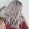 Volumateur capillaire en cheveux gris pour densifier la chevelure en cas d'alopécie androgénétique ou perte de densité