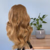 Volumateur capillaire Sophie en cheveux européens vierges.