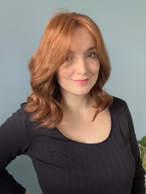 Perruque rousse en cheveux naturels pour alopécie, perte de cheveux, cheveux fins et clairsemés.