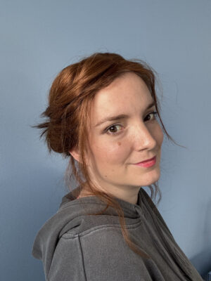 Hairstyle with Sunset red wig