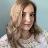 Volumateur capillaire blond clair méchés en cheveux naturels. Solution pour alopécie, chute de cheveux, perte de cheveux, cheveux fins ou clairsemés.