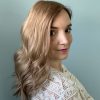 Volumateur capillaire blond clair méchés en cheveux naturels. Solution pour alopécie, chute de cheveux, perte de cheveux, cheveux fins ou clairsemés.