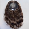 Volumateur capillaire ondulé pour alopécie androgénétique.