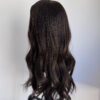 Volumateur capillaire Katie en cheveux naturels chatains foncés