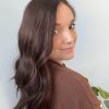 Volumateur capillaire Katie en cheveux naturels chatains foncés