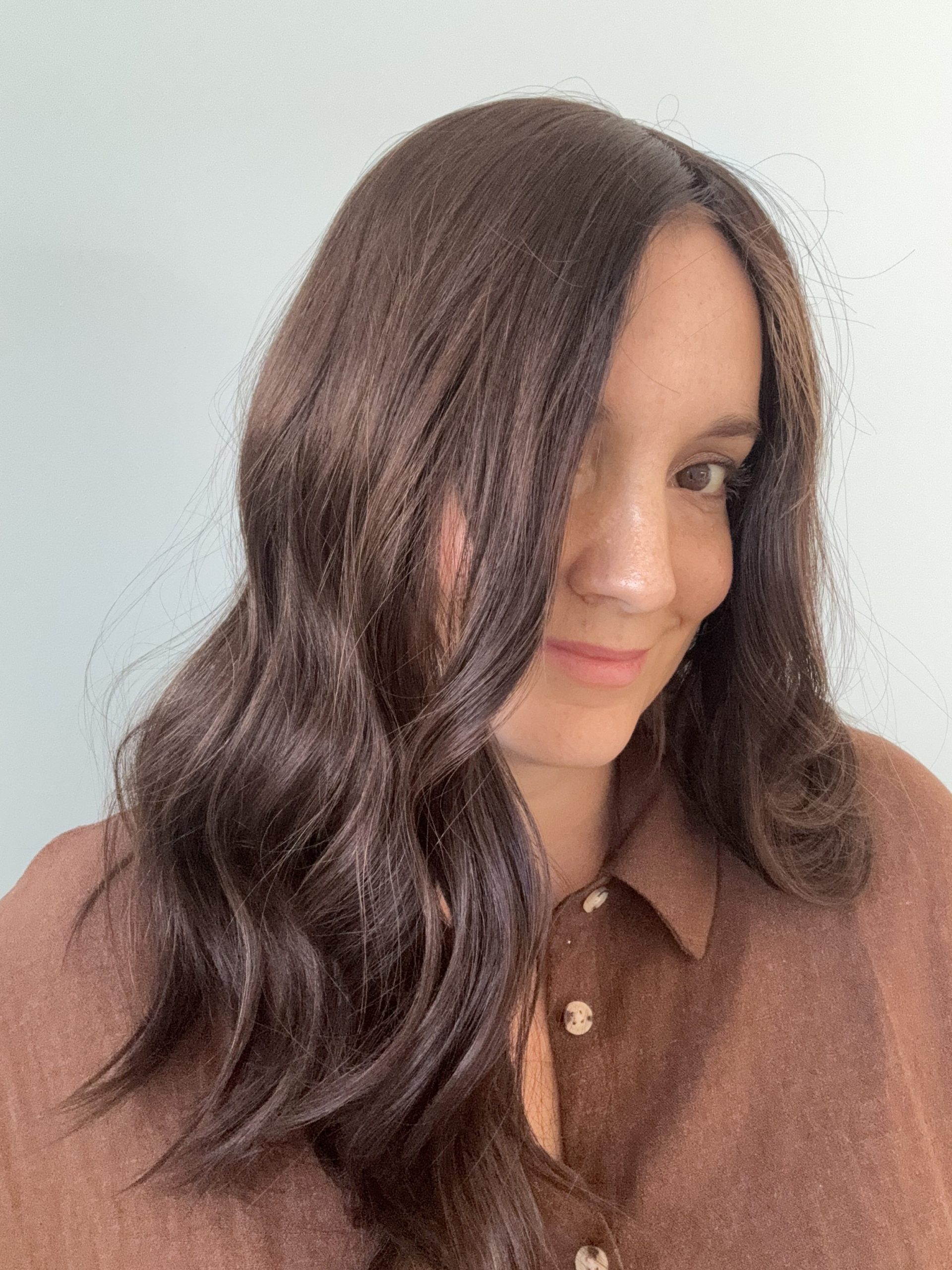 Topper de cabello Katie en cabello natural castaño oscuro
