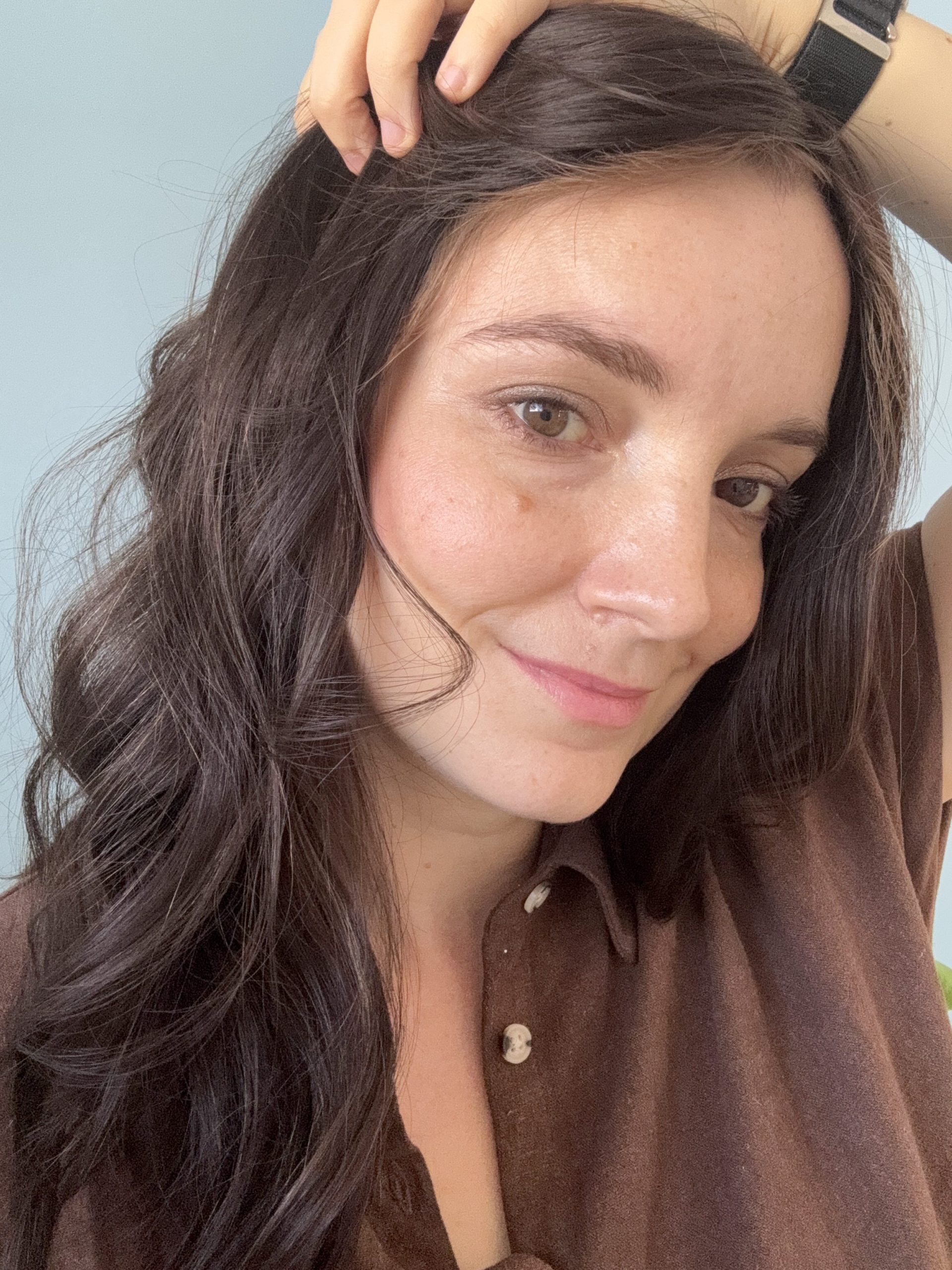Topper de cabello Katie en cabello natural castaño oscuro