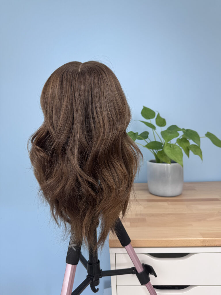 Volumateur capillaire Kate en cheveux naturels européens, pour alopécie androgénétique.