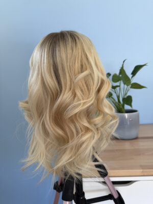 Volumateur capillaire blond polaire en lace Elodie