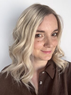 Volumateur capillaire blond polaire en lace Elodie