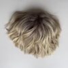 Perruque courte en lace blond polaire Elodie en cheveux naturels pour alopécie androgénétique, pelade, cancer ou perte de densité.