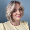 Perruque courte en lace blond polaire Elodie en cheveux naturels pour alopécie androgénétique, pelade, cancer ou perte de densité.