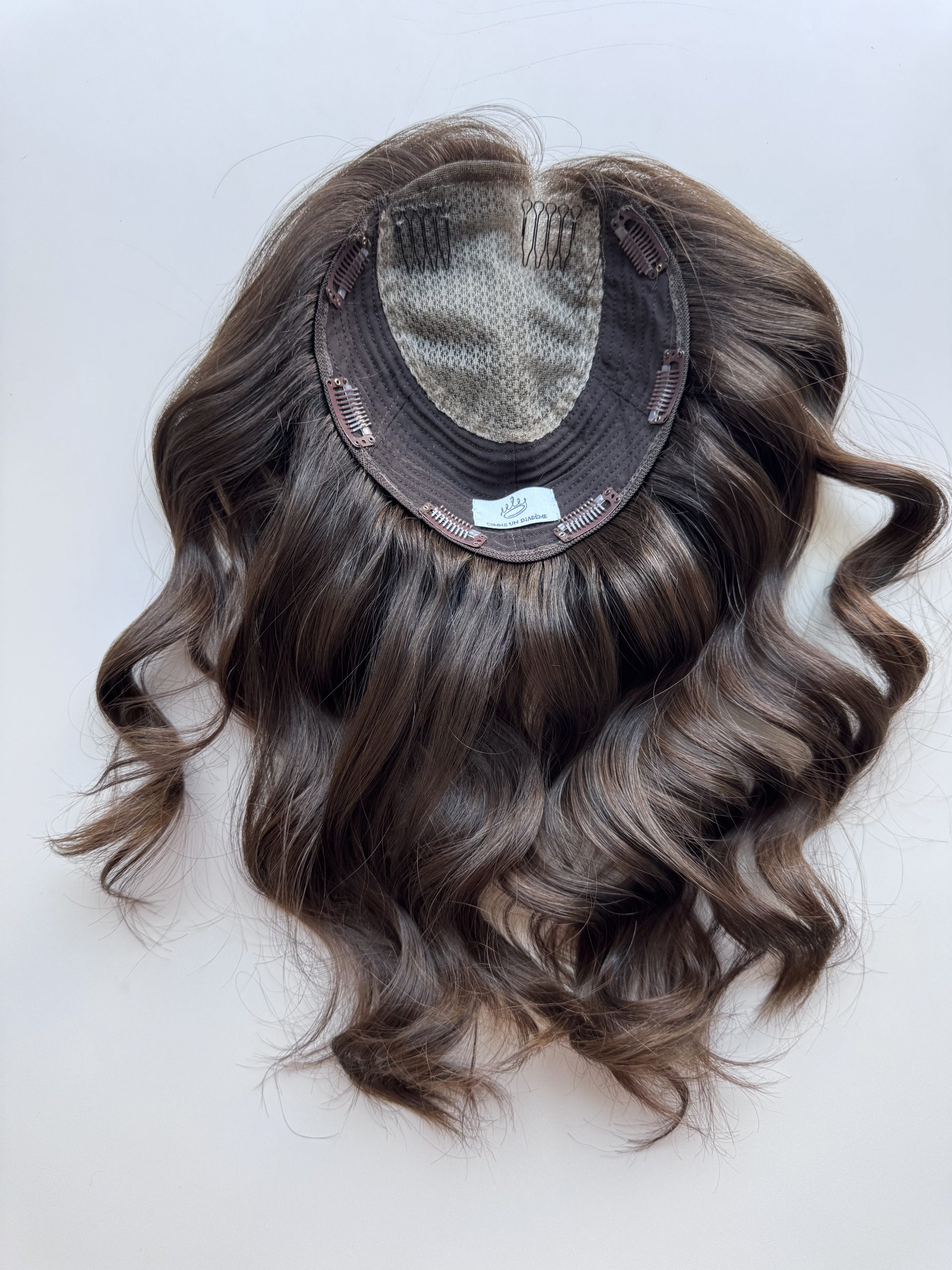 Haarteil aus natürlichen slawischen Haaren für Haarausfall, Verlust der Dichte, androgenetische Alopezie.