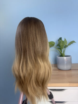 Volumateur capillaire en cheveux naturels pour cheveux fins et clairsemés.