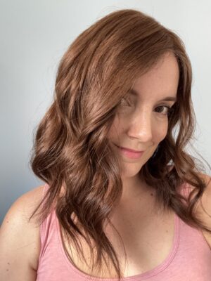 Volumateur capillaire Lace Dark Kate pour cheveux fins, clairsemés ou alopécie androgénétique. Solution en cheveux naturels pour chemins fins.