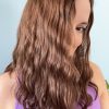 Volumateur capillaire Beach waves, légèrement ondulé, chatain clair en cheveux naturels. Solution pour cheveux fins ou clairsemés.