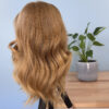 Volumateur capillaire Sophie en cheveux européens vierges.