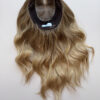 Volumateur capillaire blond beige légèrement ombré pour alopécie androgénétique ou cheveux fins.