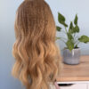 Volumateur capillaire blond beige légèrement ombré pour alopécie androgénétique ou cheveux fins.