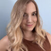 Volumateur capillaire blond beige légèrement ombré pour alopécie androgénétique ou cheveux fins.