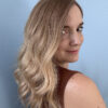 Volumateur capillaire blond beige légèrement ombré pour alopécie androgénétique ou cheveux fins.